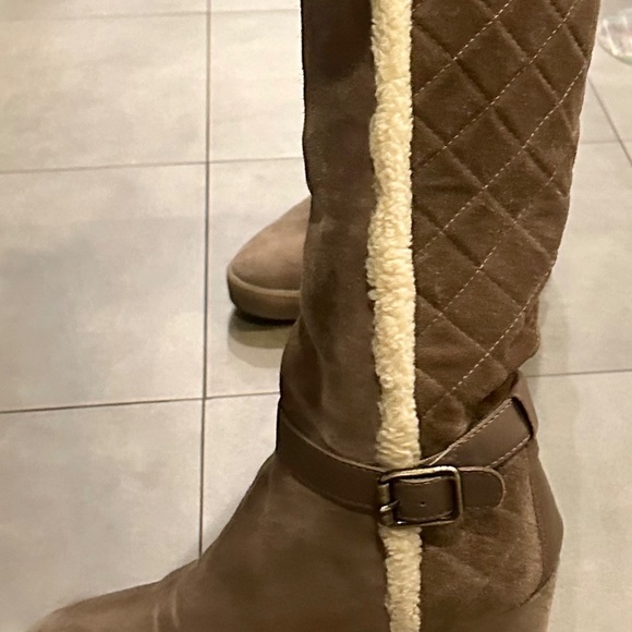 AQUATALIA Callie Faux Fur Trim Shearling Chestnut Suede Wedge Boots Sz 8 - Picture 9 of 14